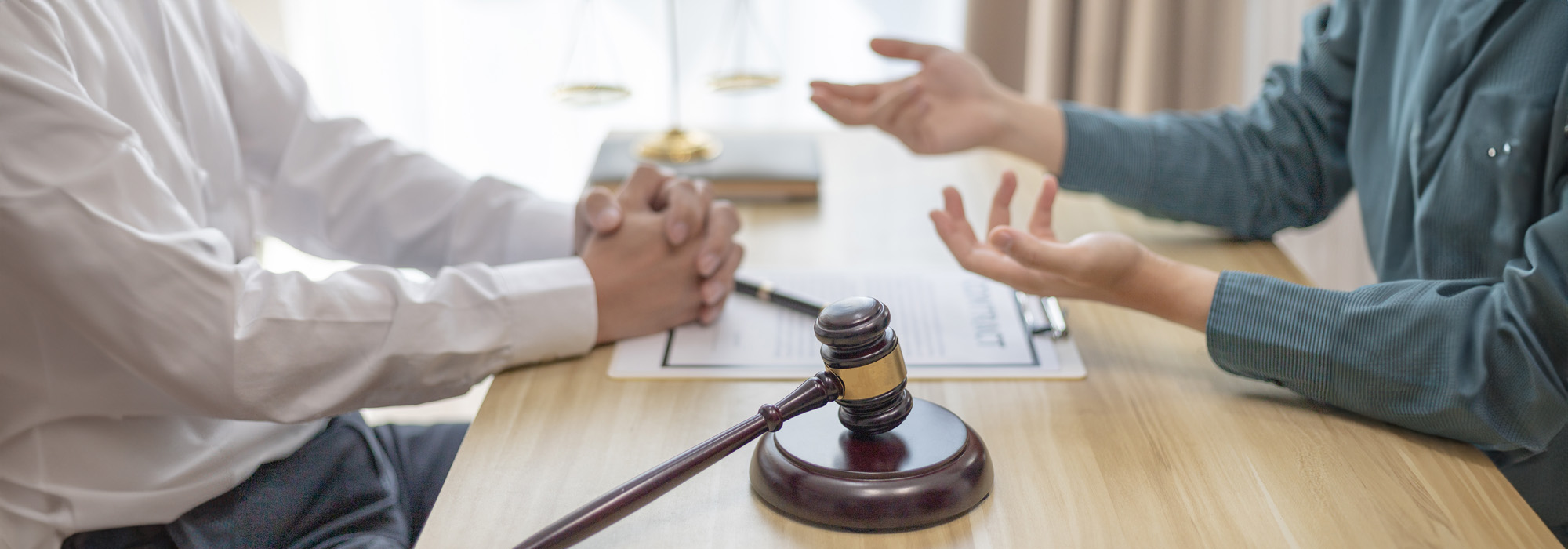 legal consult between two people
